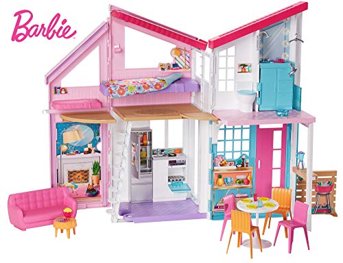 Barbie Casa Malibu, casa de muñecas de dos pisos plegable con muebles y accesorios, regalo para niñas y niños 3-9 años (Mattel FXG57)