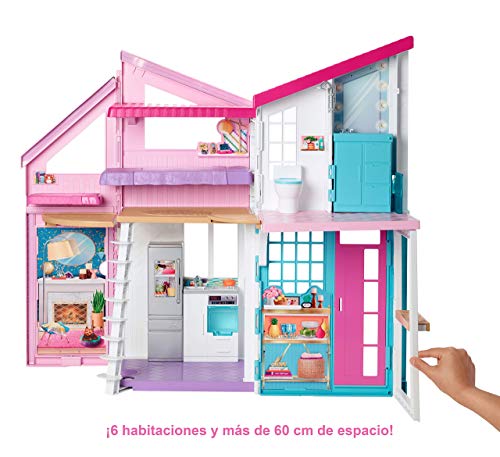 Barbie Casa Malibu, casa de muñecas de dos pisos plegable con muebles y accesorios, regalo para niñas y niños 3-9 años (Mattel FXG57)