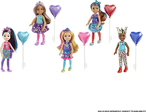 Barbie Chelsea Color Reveal Fiesta, muñeca sorpresa de cumpleaños con accesorios de moda de juguete y globo (Mattel GTT26)