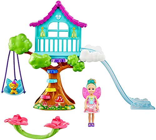 Barbie Chelsea Dreamtopia Muñeca con set de juego cabaña mágica en el árbol con accesorios y mascota de juguete (Mattel GTF49)