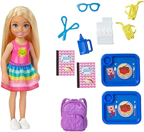 Barbie Chelsea Hora de ir a la escuela Muñeca con accesorios (Mattel GHV80)