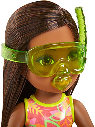 Barbie Chelsea Muñeca afroamericana con tortuga mascota y accesorios de playa de juguete, para niñas y niños +3 años (Mattel GRT82)