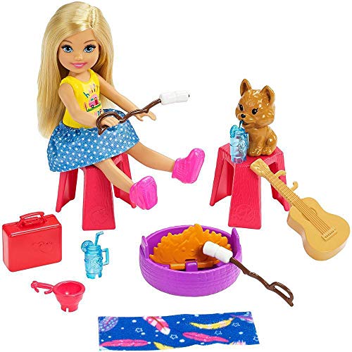 Barbie - Chelsea Muñeca y Su Caravana, con Perrito y Accesorios (Mattel FXG90)