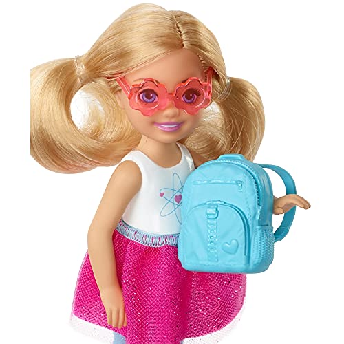 Barbie Chelsea Vamos de viaje con perrito, muñeca con accesorios, regalo para niñas y niños 3-9 años (Mattel FWV20)