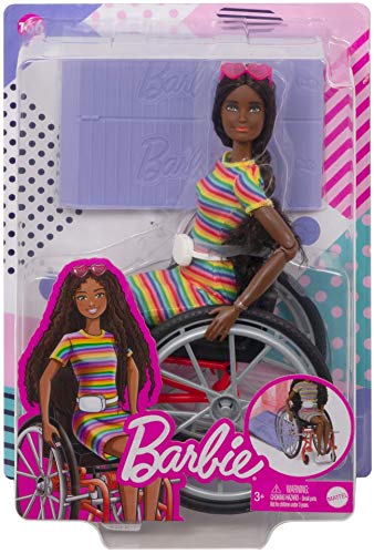 Barbie Fashionista Muñeca afroamericana con silla de ruedas, rampa y accesorios de moda (Mattel GRB94)