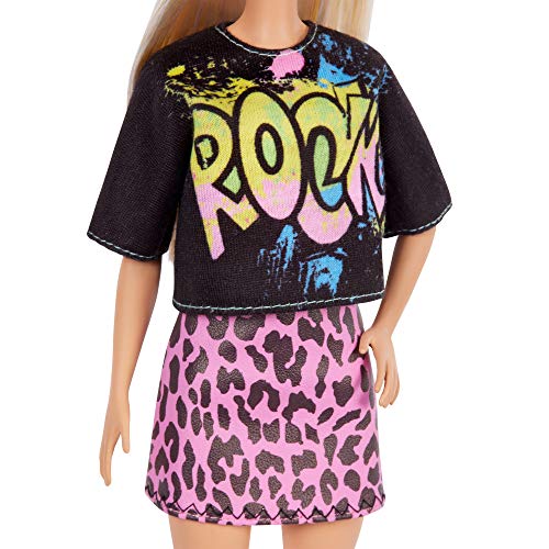 Barbie Fashionista Muñeca rubia con camiseta rock, falda de guepardo y accesorios de moda (Mattel GRB47)