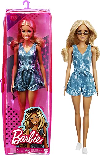 Barbie Fashionista Muñeca rubia con mono tie-dye y accesorios de moda de juguete (Mattel GRB65)