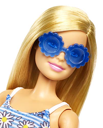 Barbie Fashionistas GDJ40 - Juego de muñeca Rubia y Ropa y Accesorios para 4 Trajes completos