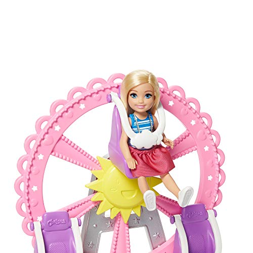 Barbie Parque de Atracciones del Club Chelsea muñeca Rubia de 15 cm con Conjunto y Accesorios, Noria, Coches de Choque, Cachorro y Mucho más (Mattel GHV82)