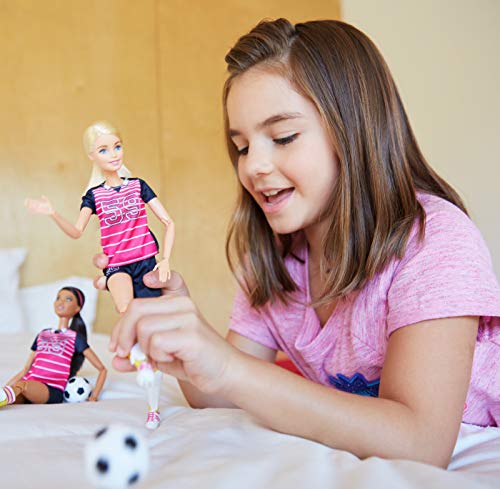 Barbie Quiero Ser futbolista, muñeca rubia con accesorios (Mattel DVF69)