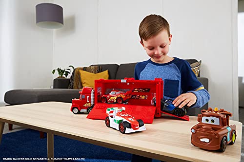 Cars Camión Mack Track Talkers Coche de juguete con sonidos, almacena 2 vehículos, juguete para niños +3 años (Mattel GYK60)