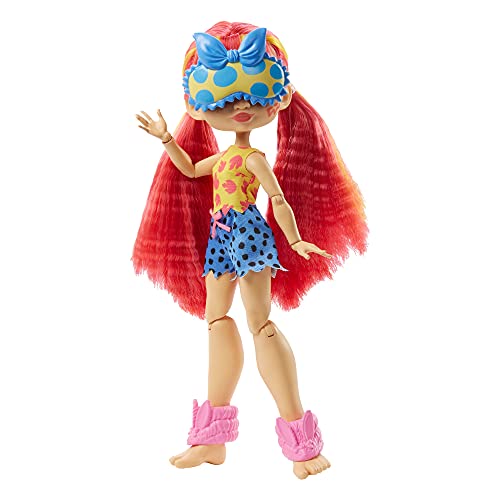 Cave Club Emberly Fiesta de Pijamas Muñeca con moda para dormir y accesorios de juguete (Mattel GTH01)