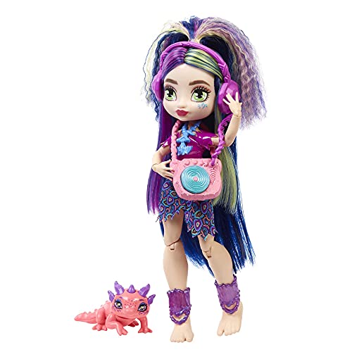 Cave Club Lumina, muñeca con accesorios de juguete para el pelo y de moda, incluye mascota (Mattel GXM14)