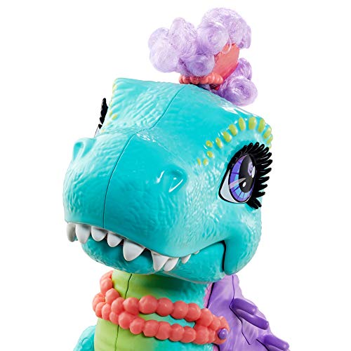 Cave Club Muñeca Rockelle con Mascota Dinosaurio Azul, conjunto con accesorios para niños y niñas +4 años (Mattel GTL69)