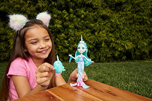 Enchantimals-Naddie Narwhal y Sword Muñeca con Mascota, multicolor (Mattel GJX41)