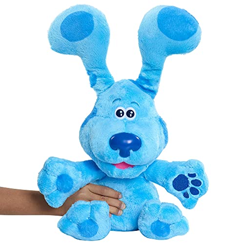 Famosa – Las Pistas de Blue y Tú, Peek-A-Boo Plush Blue, peluche de 25 cm interactivo del perro protagonista de la serie, juego del cucú tras, mueve las orejas, tiene sonido y ladra (BLU02100)