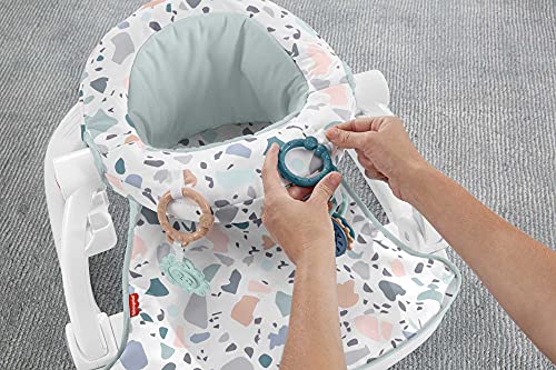 Fisher-Price Asiento para suelo plegable con bandeja estampado terrazzo regalo para bebés hasta 11 kg (Mattel HBD68)