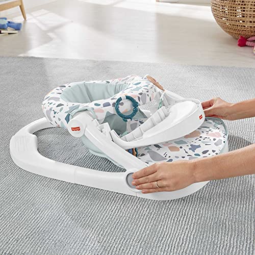 Fisher-Price Asiento para suelo plegable con bandeja estampado terrazzo regalo para bebés hasta 11 kg (Mattel HBD68)