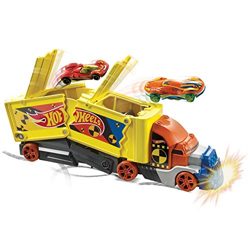 Hot Wheels Camión superchoques con un coche de juguete de Hot Wheels (Mattel GCK39)