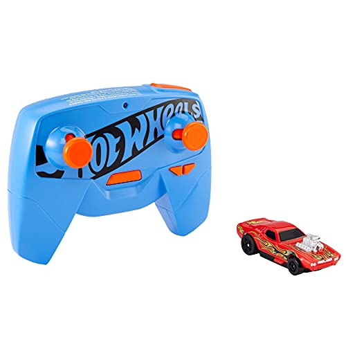 Hot Wheels Rodger Dodger RC, coche de juguete radio control para pistas de coches y fuera de pistas (Mattel GWB73)