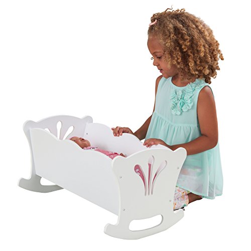 KidKraft- Cuna de madera de juguete con ropa de cama rosa, para muñecos Lil' Doll Craddle , Color Blanco (60101)