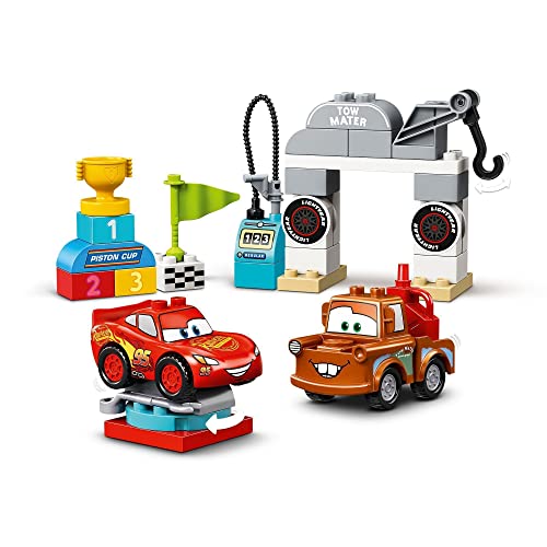 LEGO 10924 Duplo Cars de Disney y Pixar: Día de la Carrera de Rayo Mcqueen, Coches de Juguetes para Bebes 2+ años