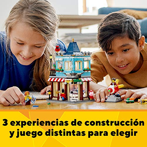 LEGO 31105 Creator Tienda de Juguetes Clásica, Set de Construcción 3en1 con Mini Figuras para Niños y Niñas +8 años