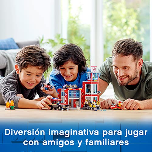 LEGO 60215 City Parque de Bomberos, Camión de Bomberos de Juguete para Niños +5 Años con 3 Mini Figuras, Moto Acuática y Bloque de Luz y Sonido