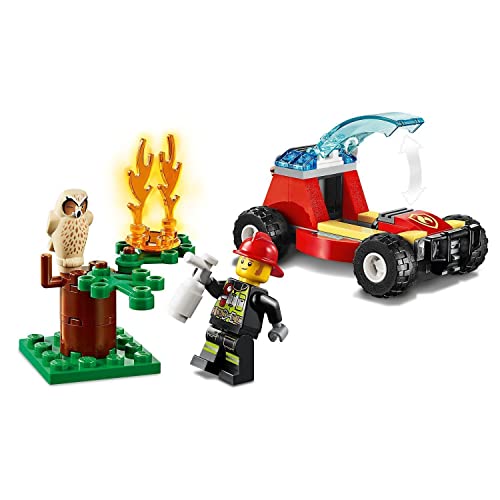 LEGO 60247 City Incendio en el Bosque, Coche de Bomberos de Juguete con Mini Figura de Bombero, Regalo para Niñas y Niños +5 Años