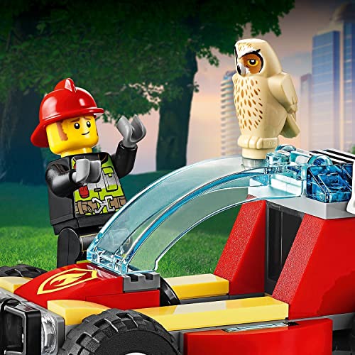 LEGO 60247 City Incendio en el Bosque, Coche de Bomberos de Juguete con Mini Figura de Bombero, Regalo para Niñas y Niños +5 Años