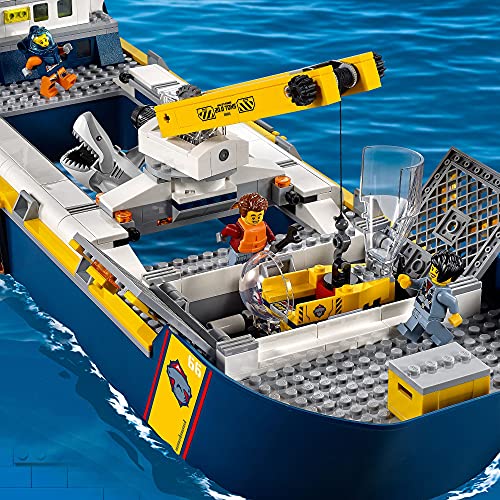 LEGO 60266 City Océano: Buque de Exploración Juguete de Construcción Flotante con 8 Mini Figuras, Tiburón y Raya Venenosa