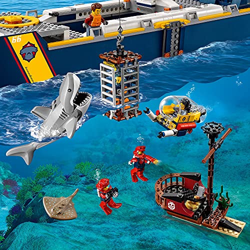 LEGO 60266 City Océano: Buque de Exploración Juguete de Construcción Flotante con 8 Mini Figuras, Tiburón y Raya Venenosa