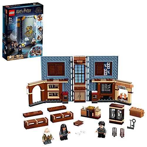 LEGO 76385 Harry Potter Momento Hogwarts: Clase de Encantamientos, Libro de Juguete Coleccionable, Set Portátil, Estuche de Viaje