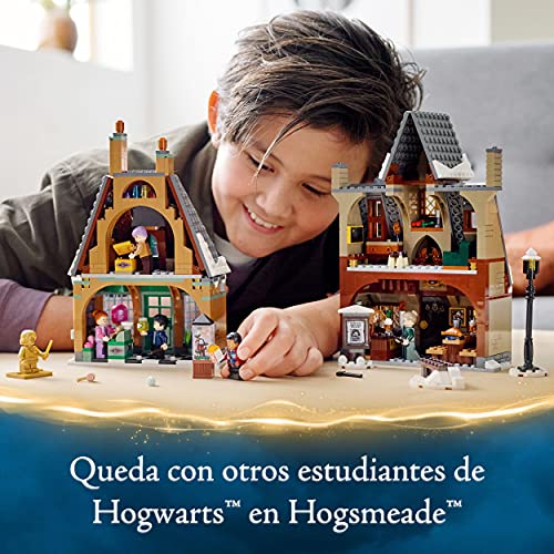 LEGO 76388 Harry Potter Visita a La Aldea de Hogsmeade, Set para el 20 Aniversario con Mini Figura Dorada, Juguete para Niños