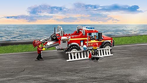 LEGO City Town - Camión de Intervención de la Jefa de Bomberos Vehículo de Juguete de construcción para Recrear Aventuras, incluye Minifiguras de los Bomberos, Novedad 2019 (60231)