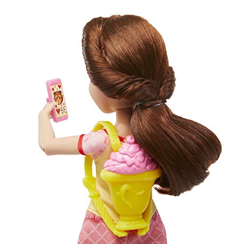 Muñeca de Disney Princess Comfy Squad Estilo azucarero Belle Fashion con Traje y Accesorios inspirados en la Fiebre del azúcar, Juguete para niñas de 5 años en adelante