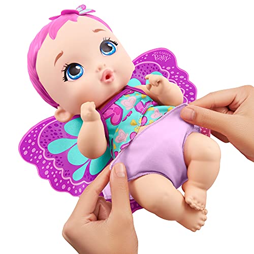 My Garden Baby Mariposas hago pipí Magenta Muñeco de juguete con manta mariposa, biberón y pañal, regalo para niñas y niños +18 meses (Mattel GYP10)