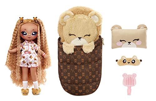 Na Na Na Surprise Teens Slumber Party Bambola alla moda LARA VONN - Juguete para niños - Coleccionable - Muñeca de tela de 27 cm, inspirada en un osito - Pelo castaño