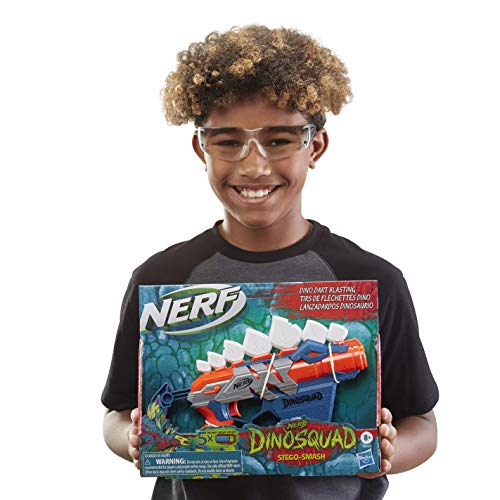 Nerf Lanzador de Dardos DinoSquad Stegosmash, Porta-Dardos para 4 Dardos, 5 Dardos Oficiales, diseño de Dinosaurio, Puntas de Pico de Estegosaurio