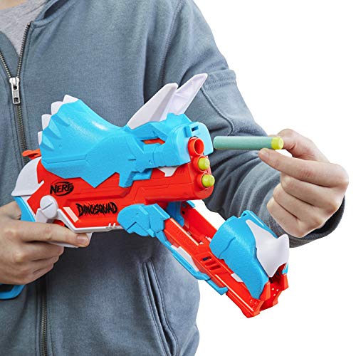 Nerf Lanzador DinoSquad Tricera-Blast, Carga de 3 Dardos con Apertura, 12 Dardos, Porta-Dardos, diseño de Dinosaurio Triceratops