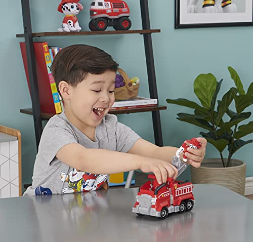 PAW PATROL Marshall's Deluxe Movie Transforming Fire Engine Toy Car con Figura de acción Coleccionable, Juguetes para niños a Partir de 3 años