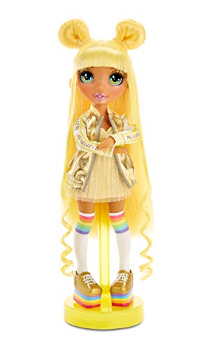 Rainbow High Muñeca de Moda - Sunny Madison Muñeca en Amarillo con Conjuntos Elegantes, Accesorios y Soporte para Muñeca, Rainbow High Serie 1, Regalo Óptimo para Niñas a Partir de 6 Años