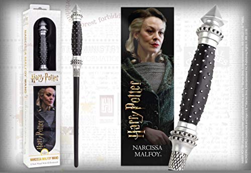 The Noble Collection - Varita de PVC Narcissa Malfoy de 30 cm con libro prismático ...