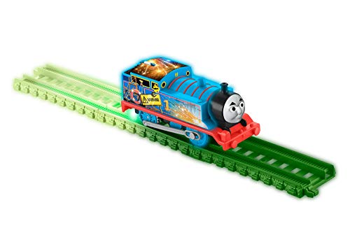 Thomas & Friends Trackmaster Hyper Glow Night Delivery Pista Conjunto con Motor de Tren motorizado Hyper Glow Thomas