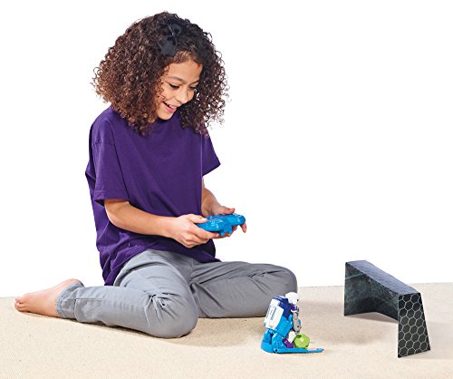 TOMY Soccer Borg Robot Juguetes para niños – Mando a LSM900LED Robot de Juguete a Partir de 6 años – Dos Fútbol Robot con Toren, Pelotas y Pegatinas para Personalizar