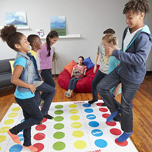 Twister Ultimate: tapete más Grande, más Puntos de Colores, Familia, Juegos de Fiesta para niños a Partir de 6 años; Compatible con Alexa (Exclusivo de Amazon)