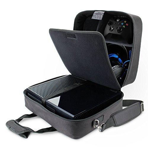 USA Gear Funda Bolsa de Transporte de Consolas Compatible con Todos los Modelos de PS4 - Correa de Hombro Acolchada y Almacenamiento de Accesorios para Controladores, Cables y Auriculares - Negro