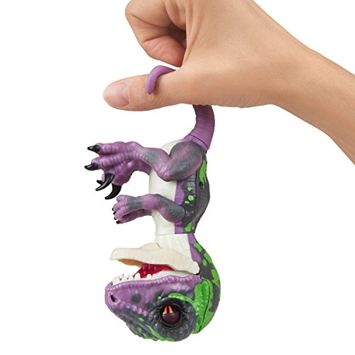 Wow Wee Razor Fingerlings Velociraptor, Color Morado (3784)