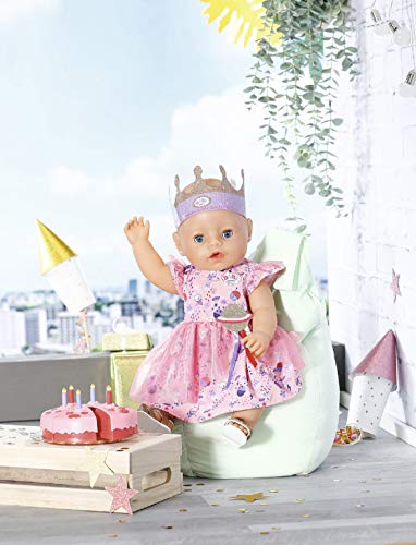 BABY born Deluxe Happy Birthday - Conjunto 43 cm, Para Niños A Partir de 3 Años, Fácil de Usar para Manos Pequeñas, Incluye Conjunto de Cumpleaños, Vestido, Zapatos, Corona y Tarta