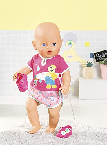 Baby Born Pyjamas & Clogs 43cm Bath-Pijama y Zuecos (43 cm), Color Rosa. (827437)